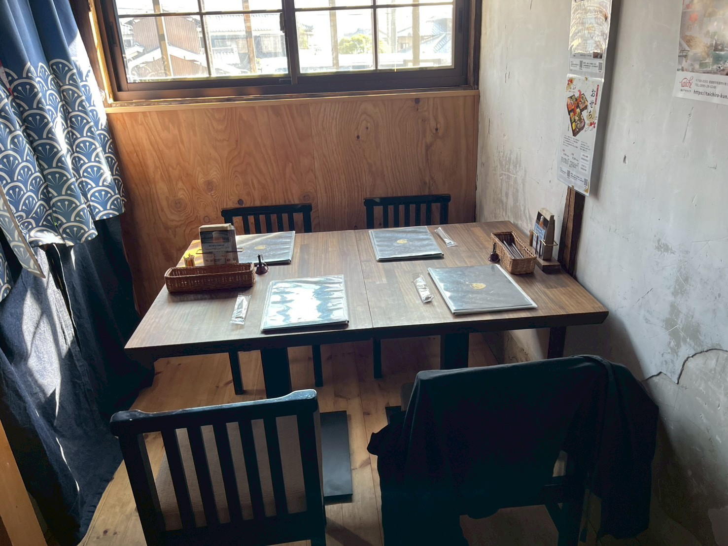 店舗　テーブル脚修繕