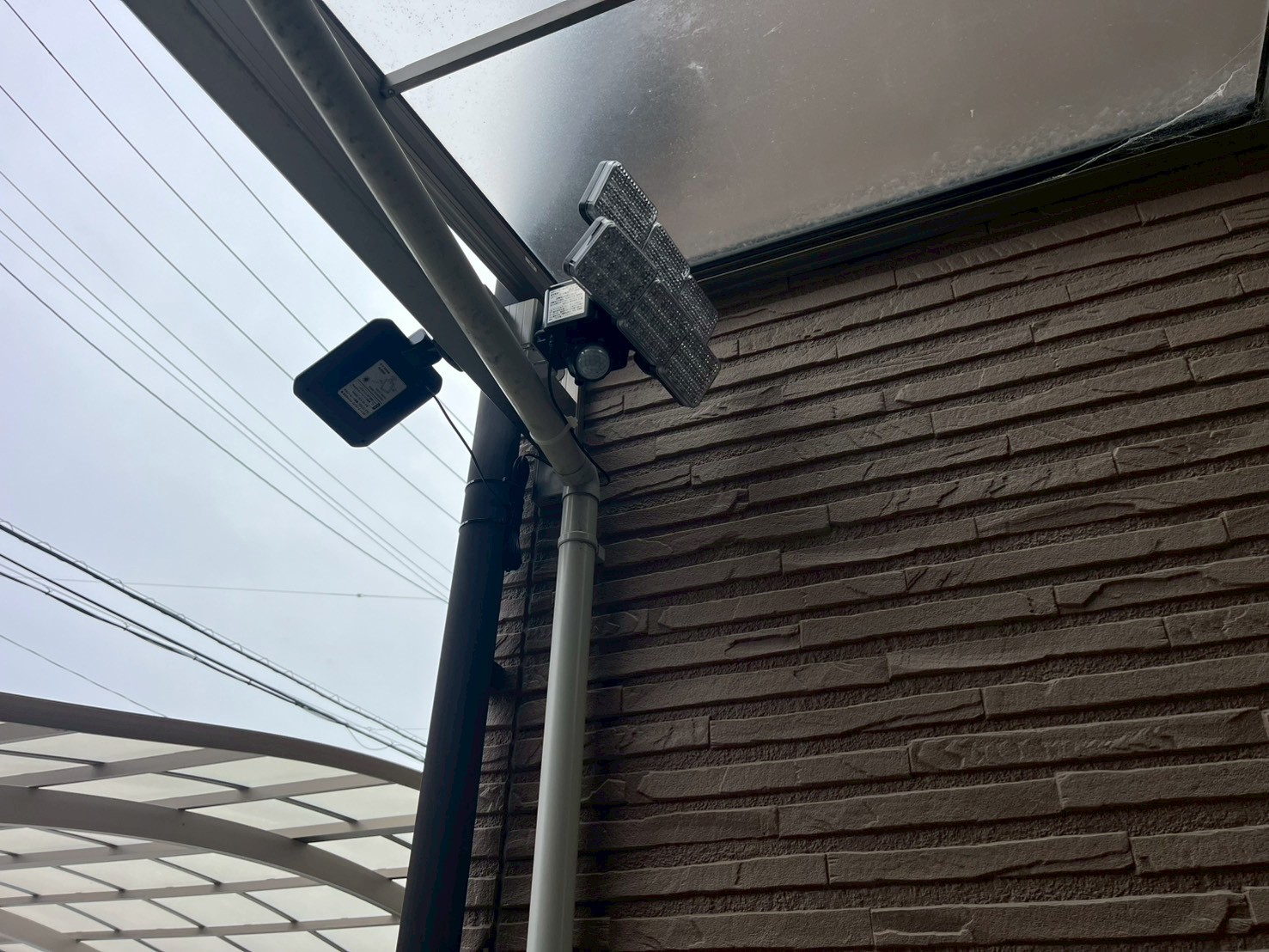 防犯対策　人感照明取付